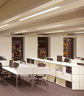 Beispiel LED-Tageslichtsimulation Büroraum am Abend